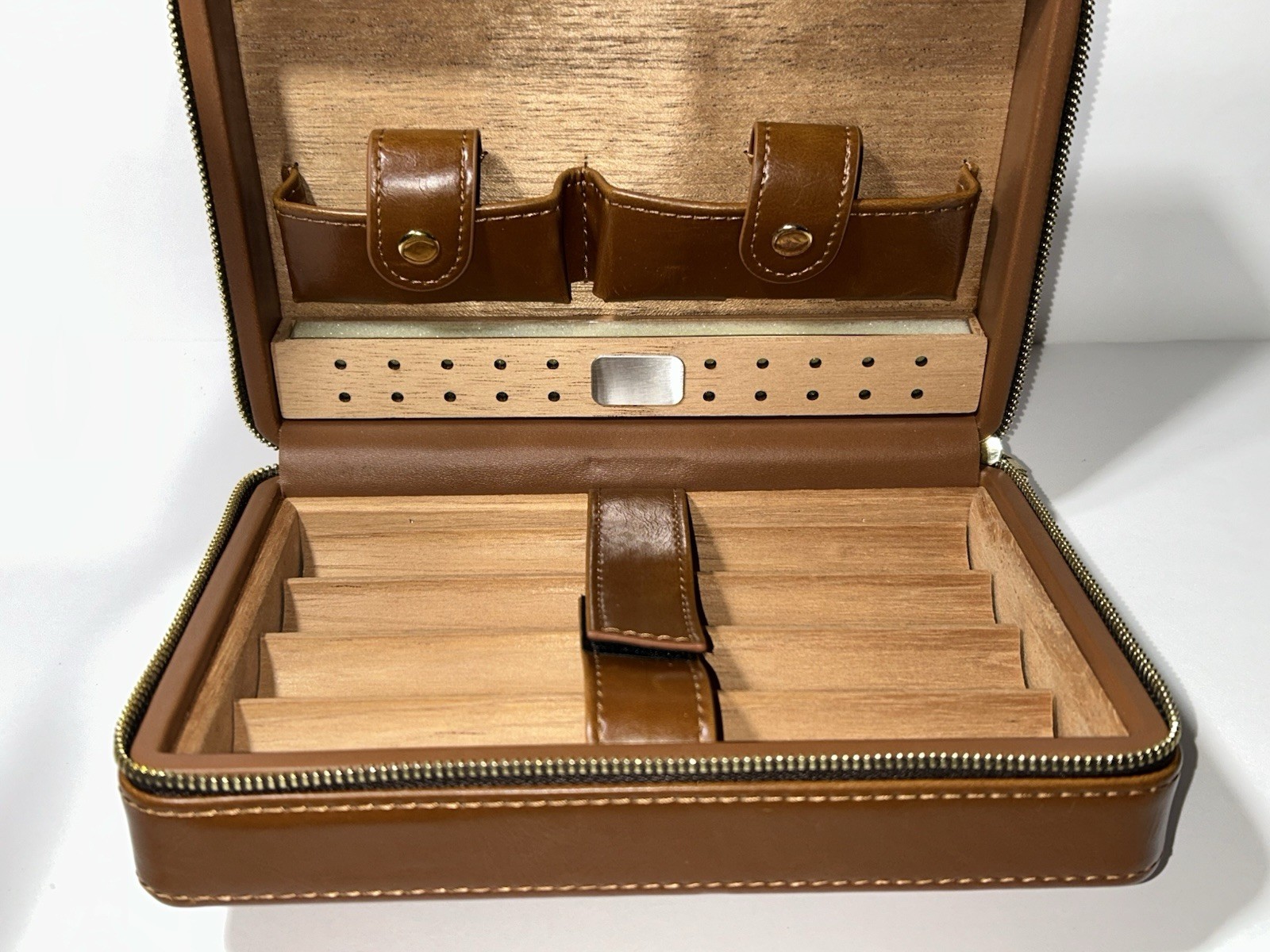 Padded Brown Faux Leather Cigar Humidor Case with Zipper Cedar Interior 4 Cigars