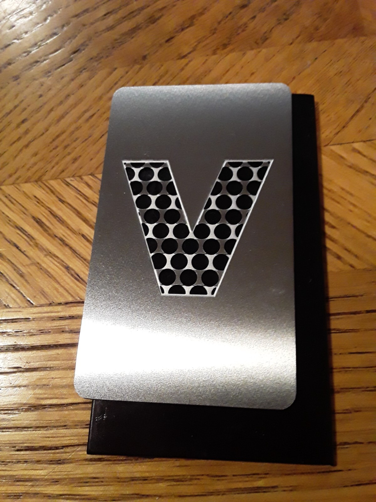 Tobacco Grinder Card! Zinc Alloy Large V!