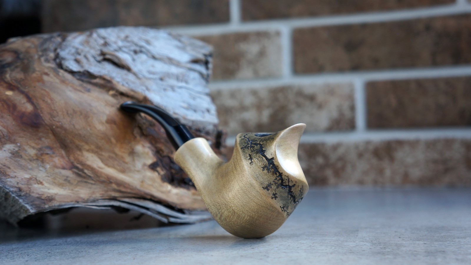 Handcrafted Wooden Tobacco Pipe with Lightning Pattern, Pear Wood Smoking Pipe